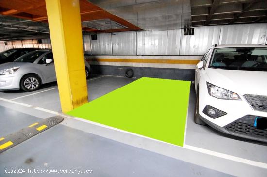 Plaza de garaje para coche grande - Fácil acceso - BARCELONA