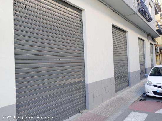 Almacen-Local comercial con 6 persianas y 249 m2 - VALENCIA