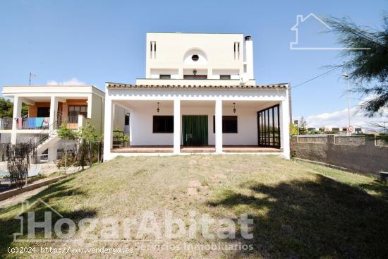 ESPECTACULAR CHALET DE LUJO CERCA A LA PLAYA, CON BALCÓN, JARDÍN, TERRAZA Y GARAJE - CASTELLON