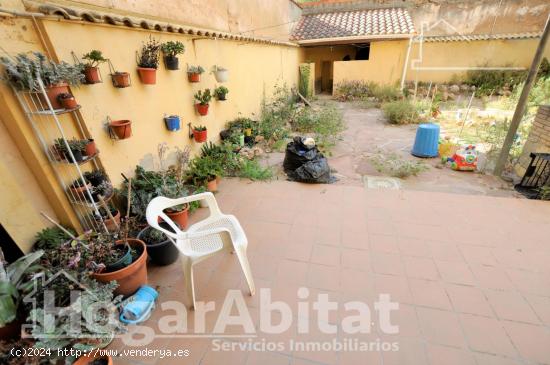 AMPLIA CASA LUMINOSA CON GARAJE, TERRAZA Y TRASTERO - VALENCIA