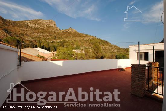 ¡EN EL CORAZÓN DE BARX! ESPACIOSA CASA CON GARAJE, TERRAZA Y TRASTERO - VALENCIA