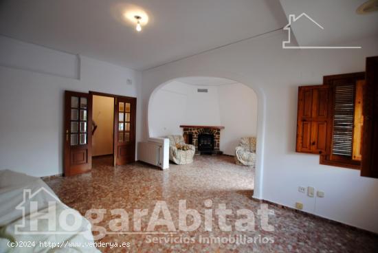 ¡EN EL CORAZÓN DE BARX! ESPACIOSA CASA CON GARAJE, TERRAZA Y TRASTERO - VALENCIA