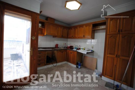 ¡EN EL CORAZÓN DE BARX! ESPACIOSA CASA CON GARAJE, TERRAZA Y TRASTERO - VALENCIA