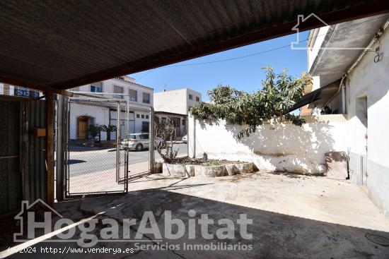 ¡OPORTUNIDAD! GRAN VIVIENDA PARA REFORMAR, CON PATIO Y DOBLE TERRAZA - CASTELLON