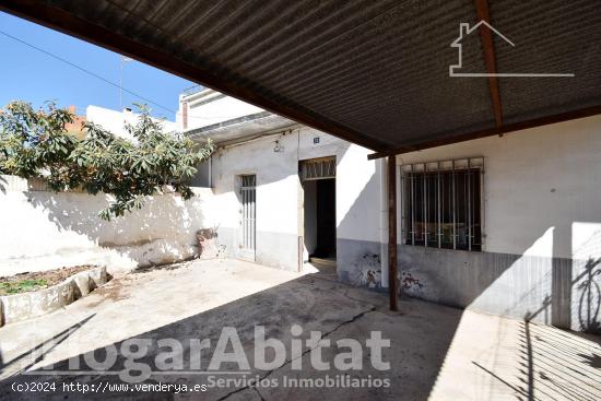 ¡OPORTUNIDAD! GRAN VIVIENDA PARA REFORMAR, CON PATIO Y DOBLE TERRAZA - CASTELLON