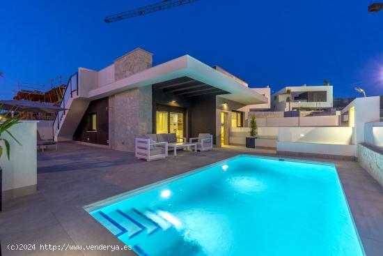 Preciosa villa de 3 dormitorios con piscina privada en Rojales - ALICANTE