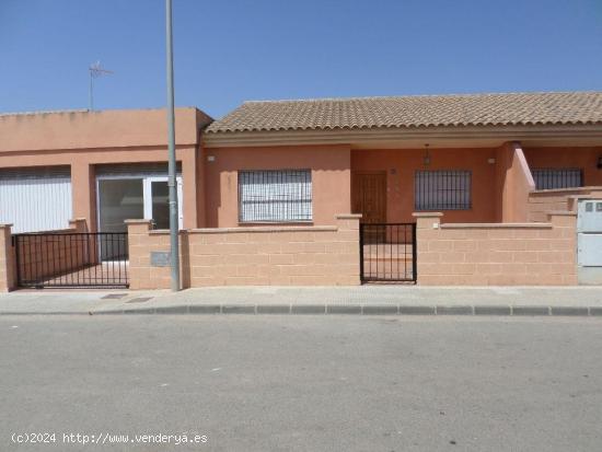  Planta Baja en Pozo Estrecho de 3 dormitorios, 2 baños, cochera, jardín y patio - MURCIA 