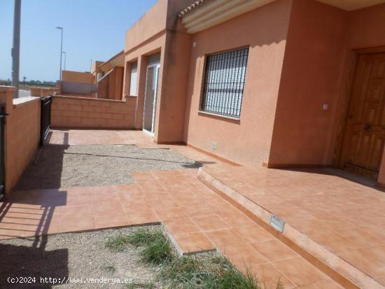 Planta Baja en Pozo Estrecho de 3 dormitorios, 2 baños, cochera, jardín y patio - MURCIA