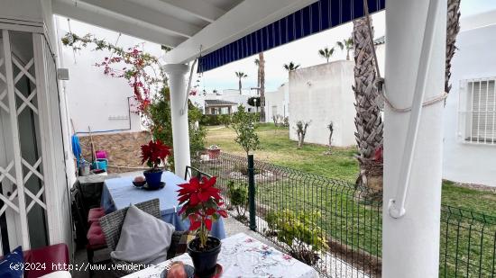 bungalow de 2 dormitorios - ALMERIA