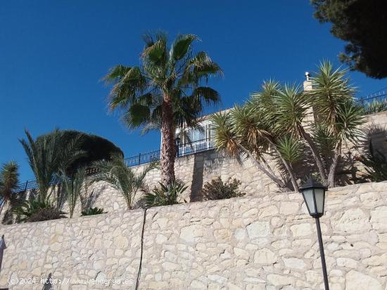 CHALET EN VENTA CON CASA DE INVITADOS EN CREVILLENTE - ALICANTE