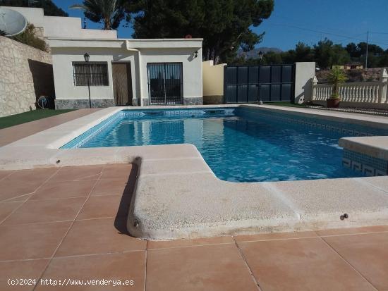 CHALET EN VENTA CON CASA DE INVITADOS EN CREVILLENTE - ALICANTE