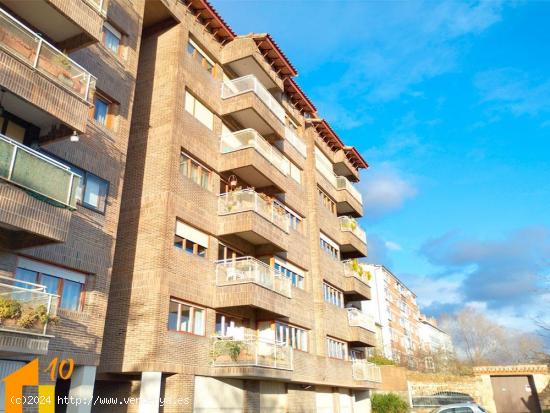  Amplio y luminoso piso en Casco Historico con garajev y trastero. - BURGOS 