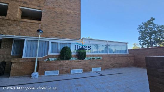 Apartamento amplio con 4 habitaciones y 3 baños, terraza grande con barbacoa. - CASTELLON