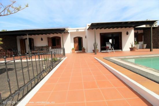 Se vende gran vivienda en el centro de Playa Blanca - LAS PALMAS