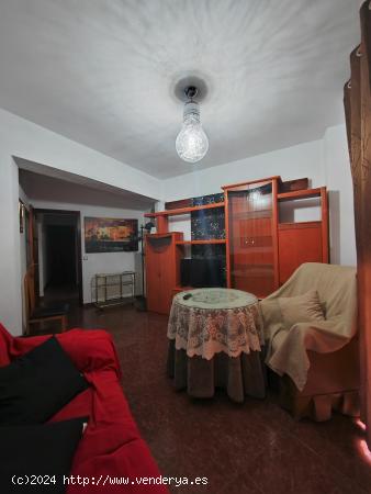 DISPONIBLE EN ALQUILER HABITACIONES PARA ESTUDIANTES EN ZONA ADARVES BAJOS - JAEN