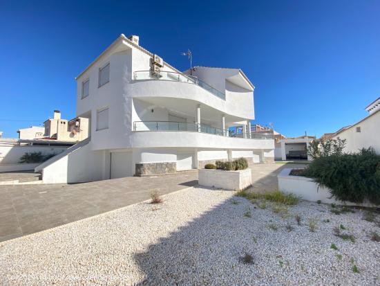 Chalet lujoso en zona Aldea del mar Torrevieja. - ALICANTE