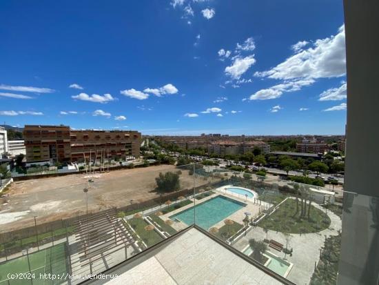  Piso orientación ESTE vista despejada con  plaza de garaje y trastero - MALAGA 