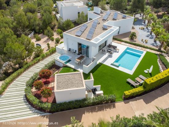  Villa de ensueño en Las Colinas Golf con parcela de 1700m2 - ALICANTE 