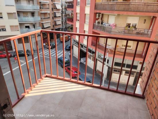 Piso para estudiantes amueblado y equipado de con tres habitaciones. - TARRAGONA