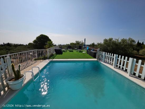 Finca Rustica con vivienda unifamiliar con varias construcciones y piscina - TARRAGONA