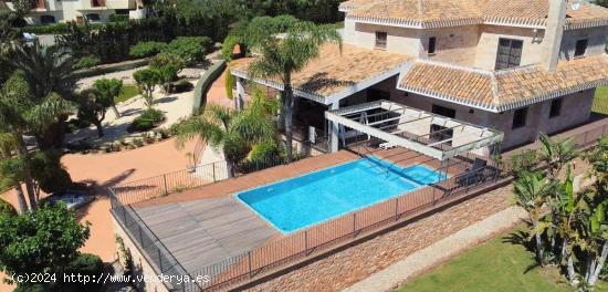 SE VENDE EXCLUSIVA FINCA CON CHALET INDEPENDIENTE EN LA MANGA CLUB - MURCIA