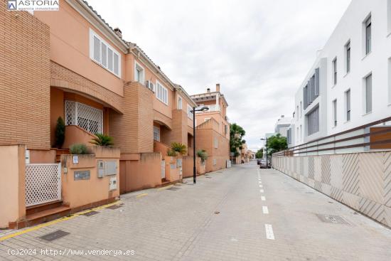 Magnífica casa adosada en venta - GRANADA