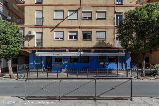 Local comercial con licencia de Restaurante en pleno centro de Granada. - GRANADA