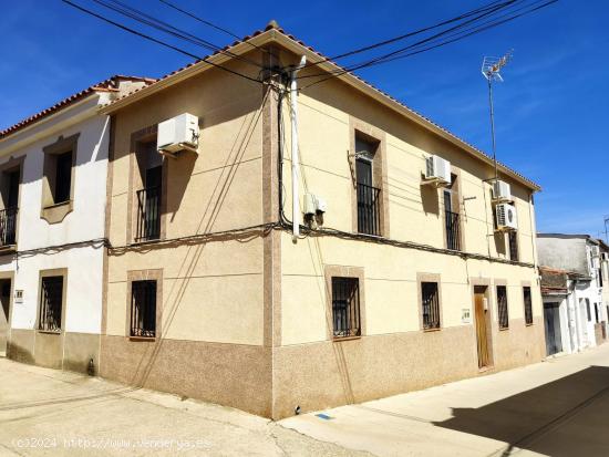 Casa espectacular en Hinojal centro - CACERES