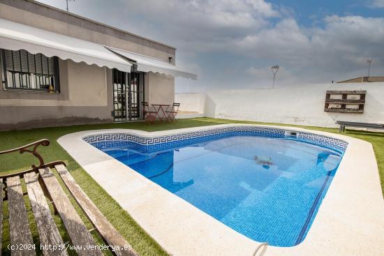 Casa con gran patio, barbacoa y piscina - TARRAGONA