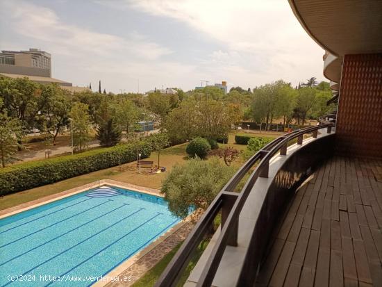  Espectacular piso exterior con terraza, reformado y con piscina comunitaria en Pedralbes - BARCELONA 