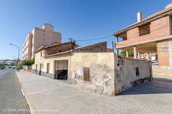 Oportunidad de compra....  Casa a reacondicionar en Cobatillas... 144 m² Suelo. - MURCIA