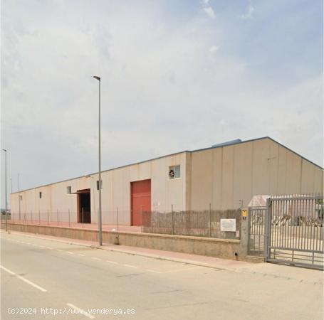 SE VENDE NAVE INDUSTRIAL DE 1800 MTS CON 8000 MTS2. DE TERRENO INDUSTRIAL - ALICANTE