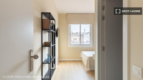 Habitación en piso compartido en barcelona. - BARCELONA