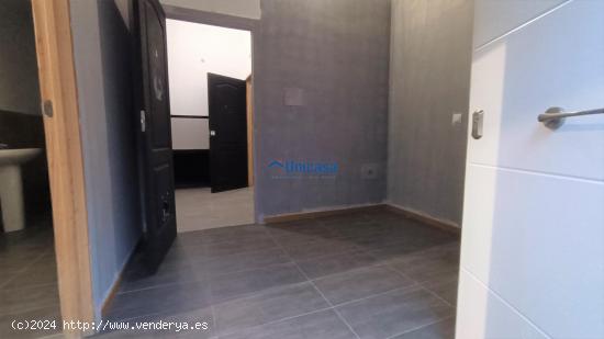 ESTUPENDO LOCAL COMERCIAL DE 60M2 + PLAZA DE APARCAMIENTO - MALAGA