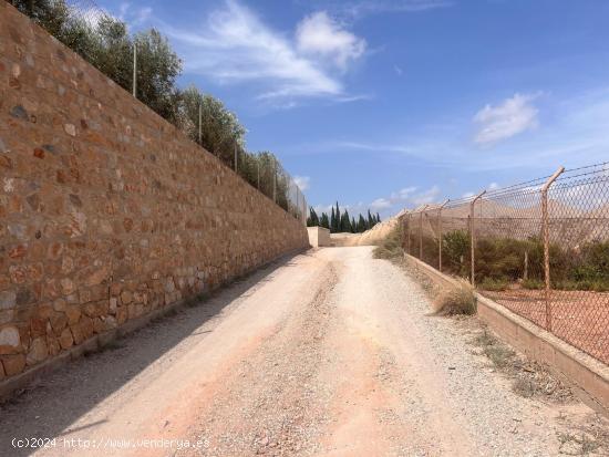 Terreno con Construcción en la Carretera Totana - Alhama de Murcia - MURCIA