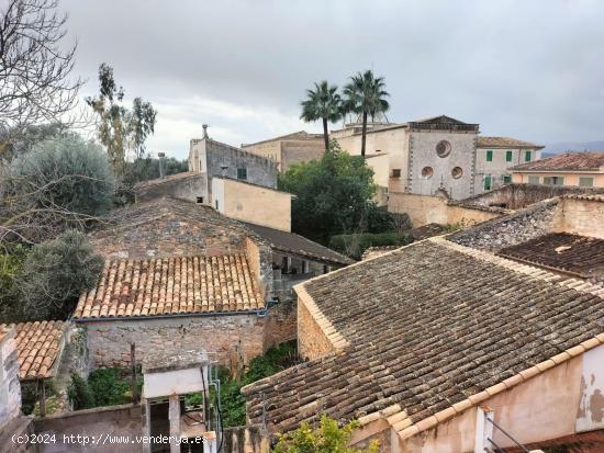 CASA DE PUEBLO CON GARAJE Y PATIO - BALEARES