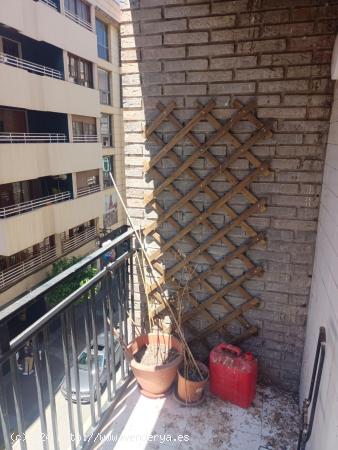 Excelente piso en la calle Almórida , 120m2, exterior y ascensor - ALICANTE