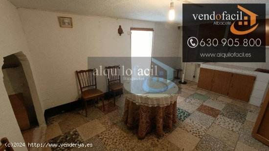  SE VENDE CASA EN LIETOR DE 6 HABITACIONES POR 45000€ 