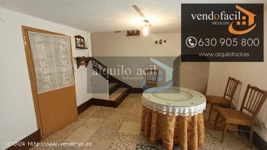 SE VENDE CASA EN LIETOR DE 6 HABITACIONES POR 45000€