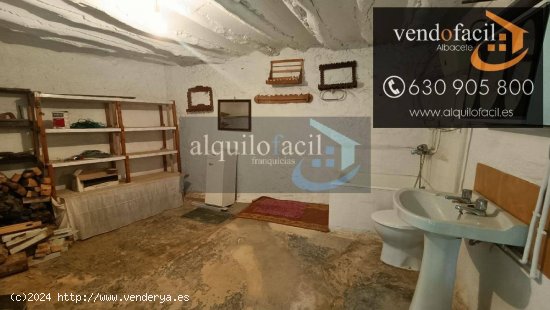 SE VENDE CASA EN LIETOR DE 6 HABITACIONES POR 45000€