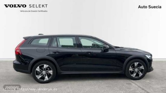 Volvo V 60 familiar 2.0 B4 D CROSS COUNTRY CORE AUTO AWD 5P de 2023 con 31.033 Km por 42.900 EUR. en