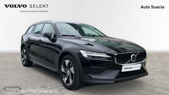 Volvo V 60 familiar 2.0 B4 D CROSS COUNTRY CORE AUTO AWD 5P de 2023 con 31.033 Km por 42.900 EUR. en