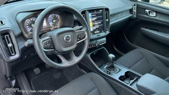 Volvo XC40 1.5 T2 MOMENTUM CORE 129 5P de 2021 con 48.550 Km por 30.300 EUR. en Cordoba