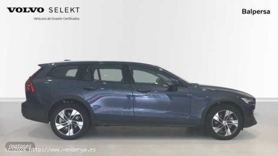 Volvo V 60 V60 Cross Country Core, B4 (diesel) AWD, Diesel de 2023 con 22.687 Km por 40.990 EUR. en 