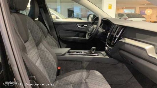 Volvo XC 60 2.0 B4 D CORE AUTO 197 5P de 2023 con 29.565 Km por 43.900 EUR. en Ciudad Real