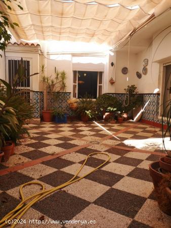 CASA AMPLIA EN EL CENTRO DE SAN PEDRO DEL PINATAR - MURCIA