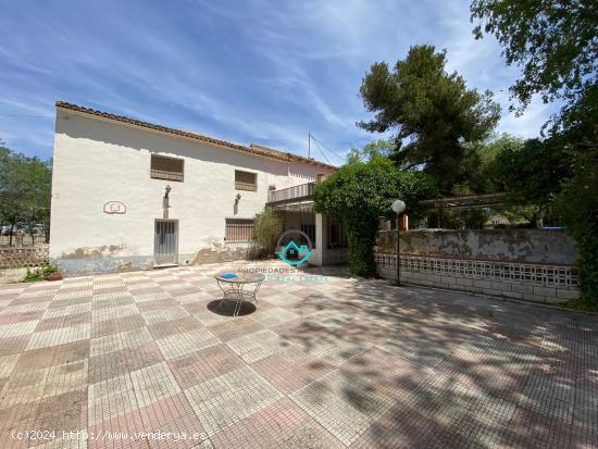 Casa en Onil con terreno - ALICANTE