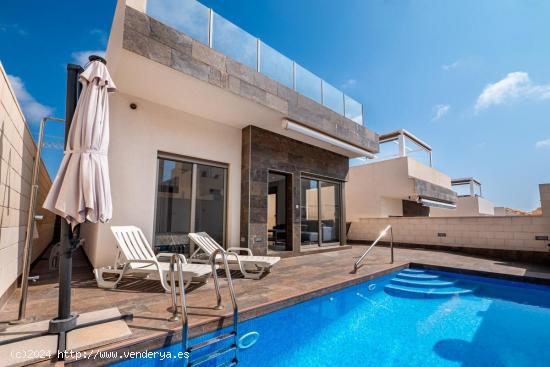 Villa de 3 habitaciones con piscina en Villamartín - ALICANTE