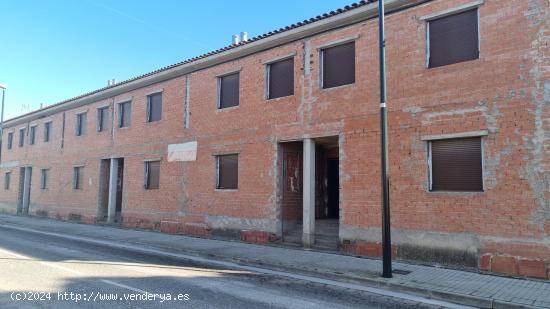 Obra de siete adosados en construcción. Avda. Peñaflor. Zaragoza - ZARAGOZA