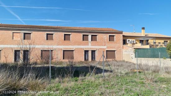 Obra de siete adosados en construcción. Avda. Peñaflor. Zaragoza - ZARAGOZA